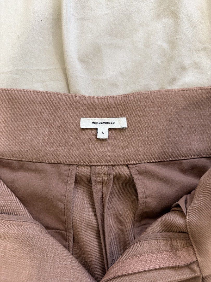 Meeleemeelab Trousers (Category: Other Bottoms) located in Cainta. Submitted by declutteriaa_mama (Listing ID 1468637213, Image 2). Description: Length: 36 Waist: 28.