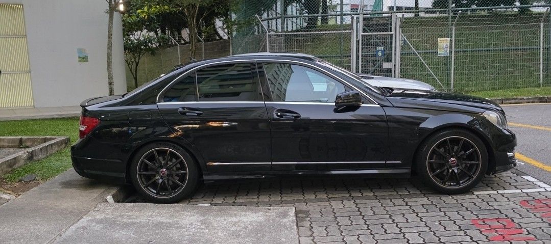 Mercedes-Benz C-Class Saloon C180 Kompressor Auto (Category: Used Cars) located in Singapore. Submitted by jarah (Listing ID 1468592790, Image 3). Description: Rays 18" Rims No engine check lights Maintained to run worry free till COE ends. Workhorse Engine.