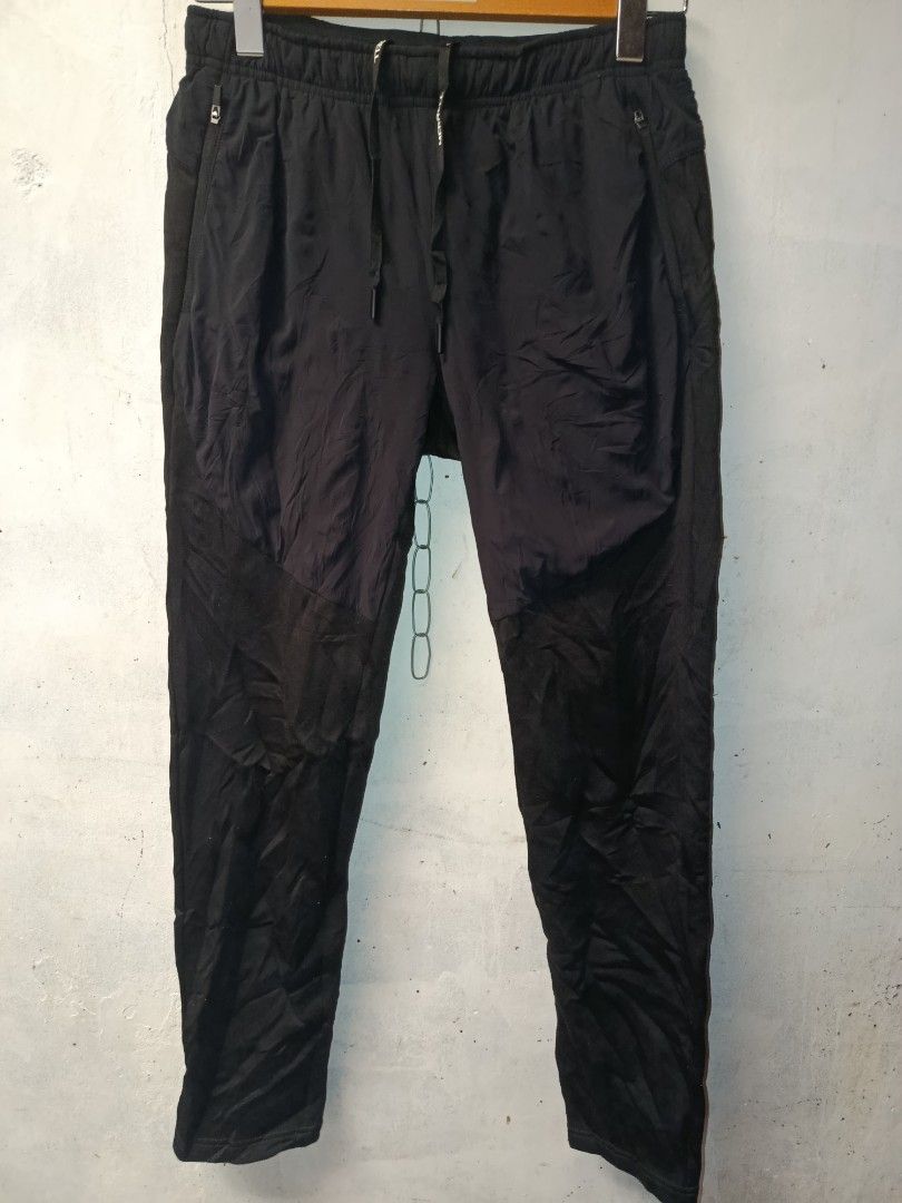 Merrell Black Jogger Pants With Zipper Pockets (Category: Joggers) located in Nabunturan. Submitted by marmitoren42236 (Listing ID 1468509090, Image 1). Description: - Brand: Merrell - Color: Black - Material: Lightweight, breathable athletic fabric with stylish textured panels - Waistband: Comfortable elastic with adjustable drawstring closure - Pockets: Two secure front zipper pockets - Perfect for running, gym workouts, or everyday casual wear