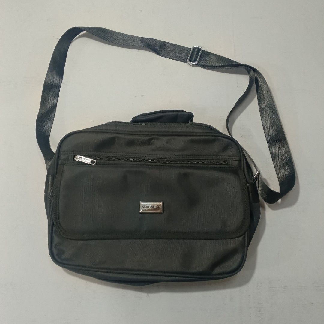 Messenger Bag (Category: Sling Bags) located in Pili. Submitted by jevin_ukay (Listing ID 1468653321, Image 1). Description: Brand new Condition Width: 16 Length: 12 No flaws Location Bicol.