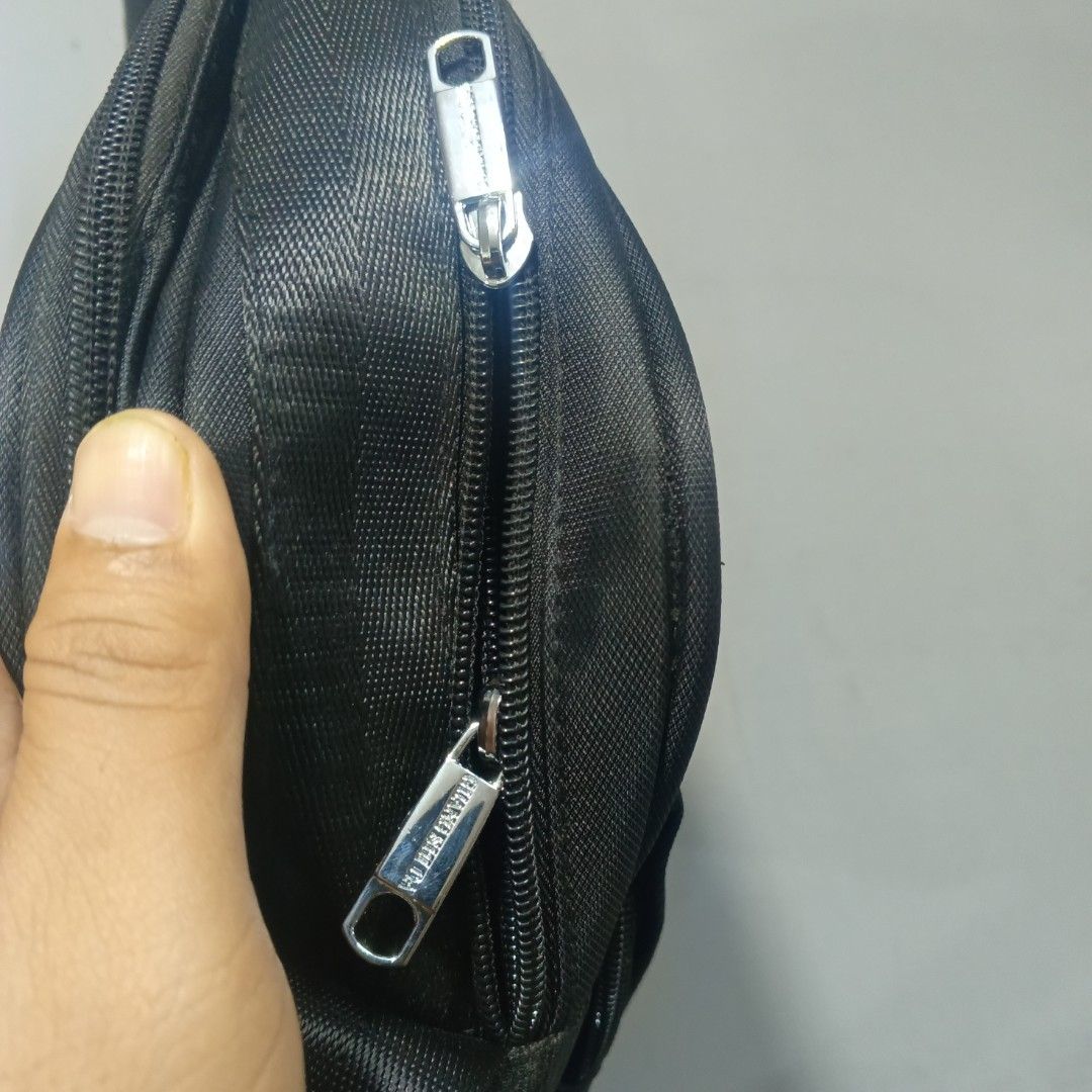 Messenger Bag (Category: Sling Bags) located in Pili. Submitted by jevin_ukay (Listing ID 1468653321, Image 3). Description: Brand new Condition Width: 16 Length: 12 No flaws Location Bicol.