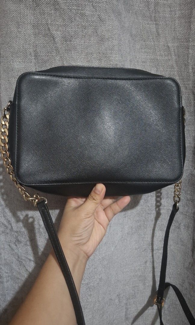 Michael Kors Jet Set (Category: Cross-body Bags) located in La Trinidad. Submitted by anabelvb2003261 (Listing ID 1468609623, Image 2). Description: .