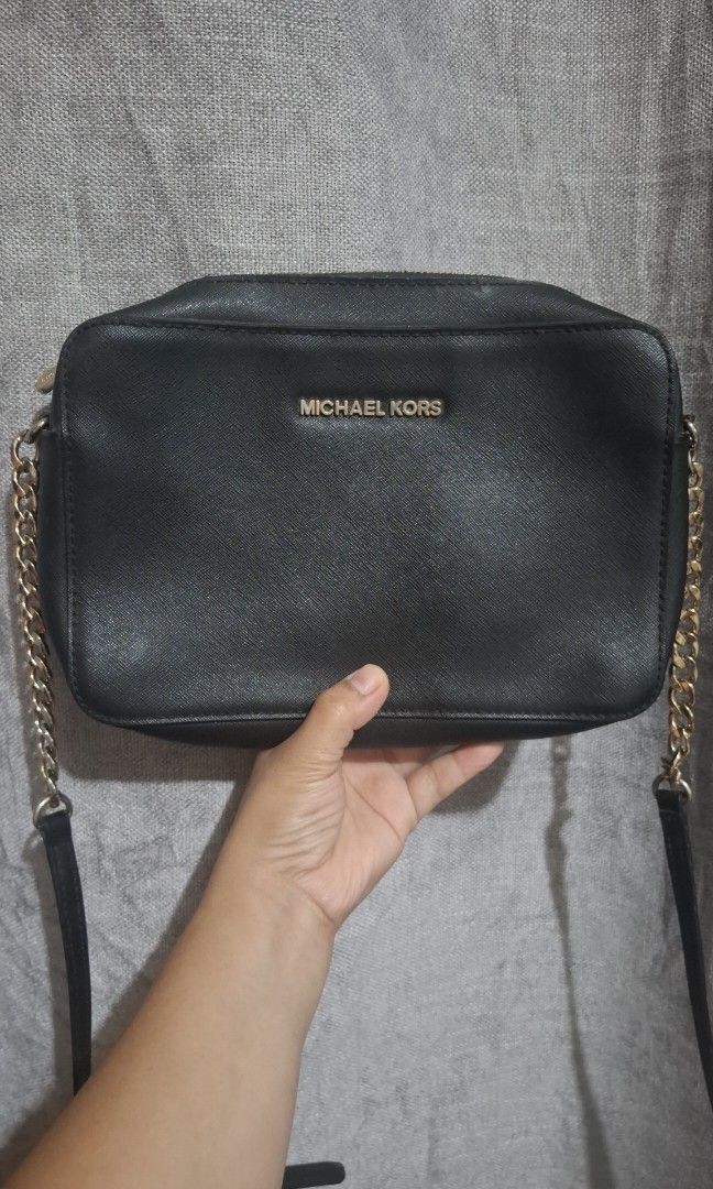 Michael Kors Jet Set (Category: Cross-body Bags) located in La Trinidad. Submitted by anabelvb2003261 (Listing ID 1468609623, Image 1). Description: .