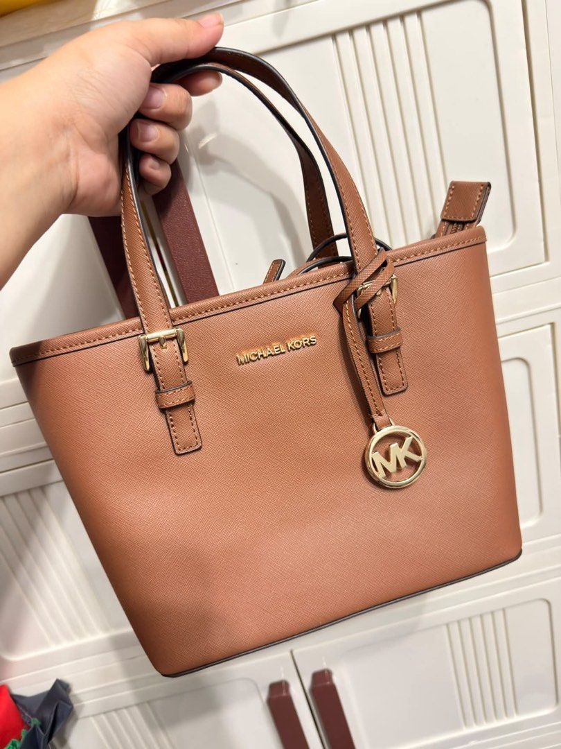 Michael Kors Jet set Carryall XS (Category: Tote Bags) located in Manila. Submitted by iyamdavid (Listing ID 1468670235, Image 1). Description: Authentic MK few times used only Loc Antipolo.