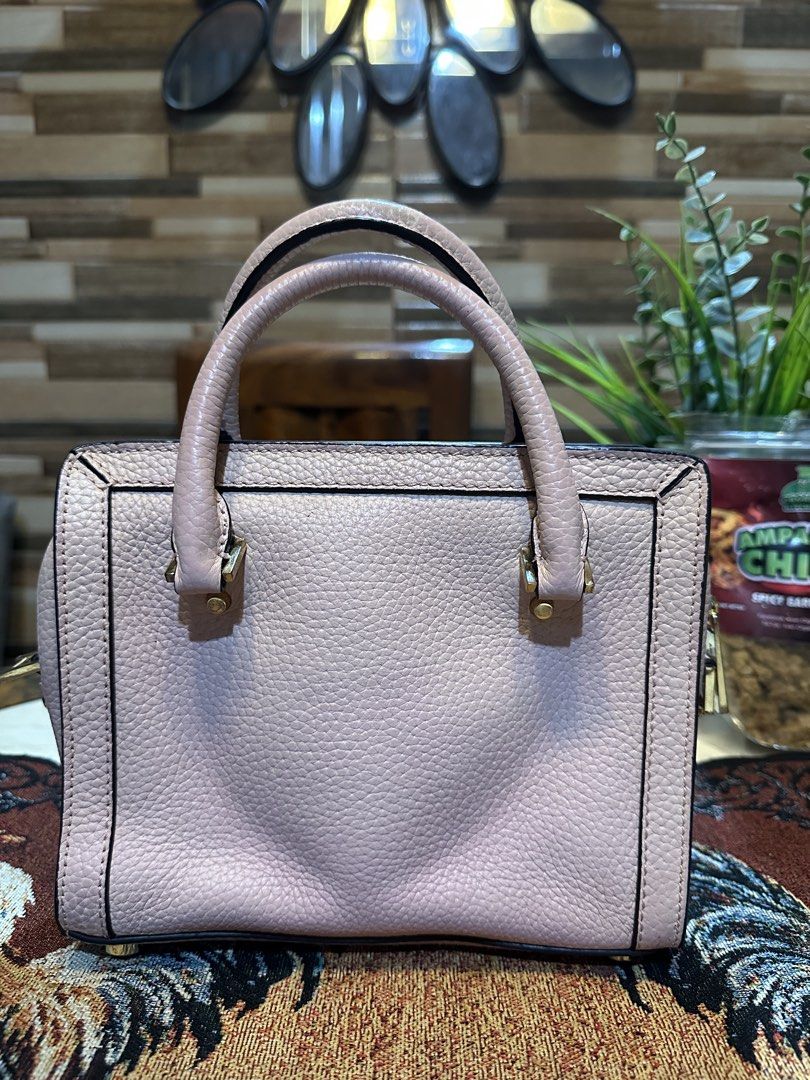 Michael Kors Pink Leather Mini Satchel Handbag (Category: Luxury Bags & Wallets) located in Caloocan City. Submitted by kristel3094 (Listing ID 1468651698, Image 2). Description: .