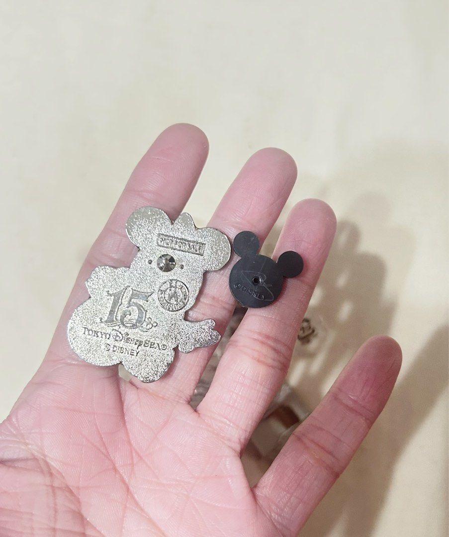 Mickey & Minnie Mouse Pin (Category: Brooches) located in Makati City. Submitted by cestparfaitvintagejewelries (Listing ID 1468553871, Image 3). Description: .