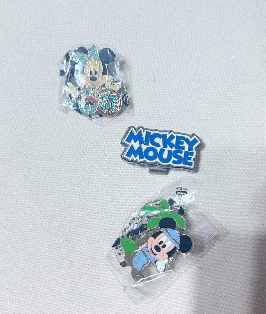 Mickey & Minnie Mouse Pin (Category: Brooches) located in Makati City. Submitted by cestparfaitvintagejewelries (Listing ID 1468553871, Image 1). Description: .
