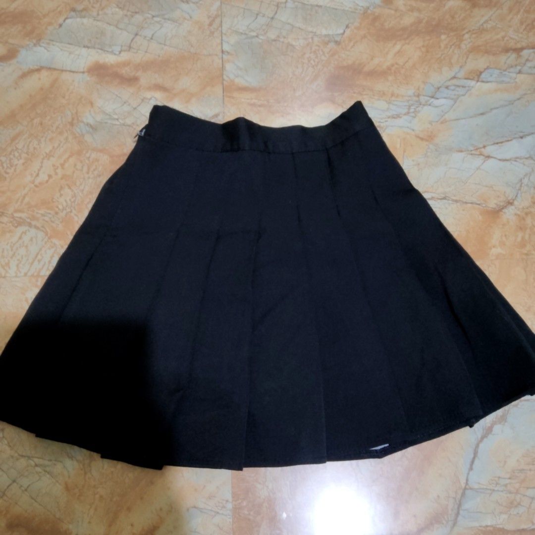 Midnight Pleats Mini Tennis Skirt (Category: Skirts) located in Valenzuela. Submitted by 0003c4 (Listing ID 1468662002, Image 2). Description: with inner shorts, fits xs!! in good condition:)) location: Valenzuela mod: lalamove or jnt.
