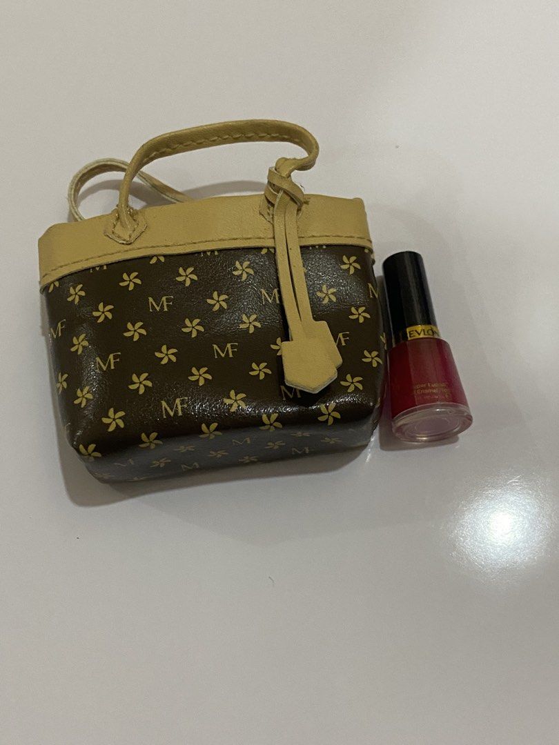 Mini Brands Fashion Set (Category: Designer & Blind Box Toys) located in Antipolo. Submitted by items4u.177 (Listing ID 1468669840, Image 3). Description: Mini Brands Designer Bag w/ Accessories Minor flaw inside the bag like dust & small stains. Other than that, It’s condition is good Freebie: Mini Brands Revlon Nail Polish PM FOR MORE DETAILS.