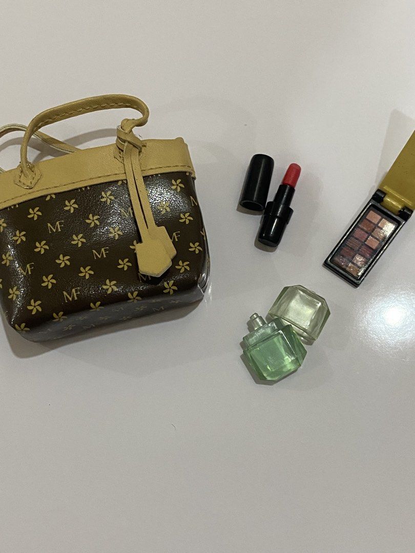 Mini Brands Fashion Set (Category: Designer & Blind Box Toys) located in Antipolo. Submitted by items4u.177 (Listing ID 1468669840, Image 1). Description: Mini Brands Designer Bag w/ Accessories Minor flaw inside the bag like dust & small stains. Other than that, It’s condition is good Freebie: Mini Brands Revlon Nail Polish PM FOR MORE DETAILS.