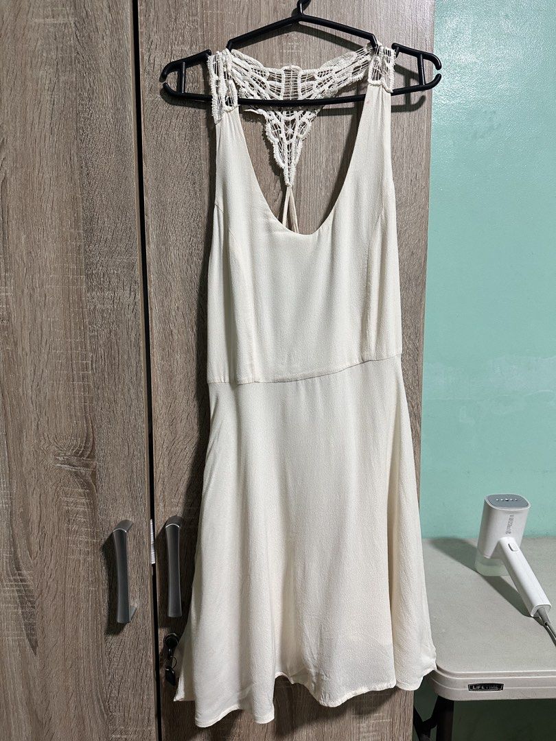 Mini Dress (Category: Dresses) located in Manila. Submitted by love.lyxph (Listing ID 1468653825, Image 1). Description: .