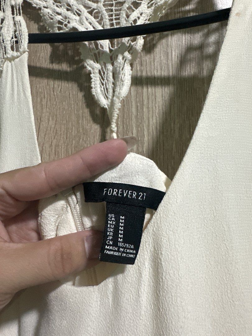 Mini Dress (Category: Dresses) located in Manila. Submitted by love.lyxph (Listing ID 1468653825, Image 2). Description: .