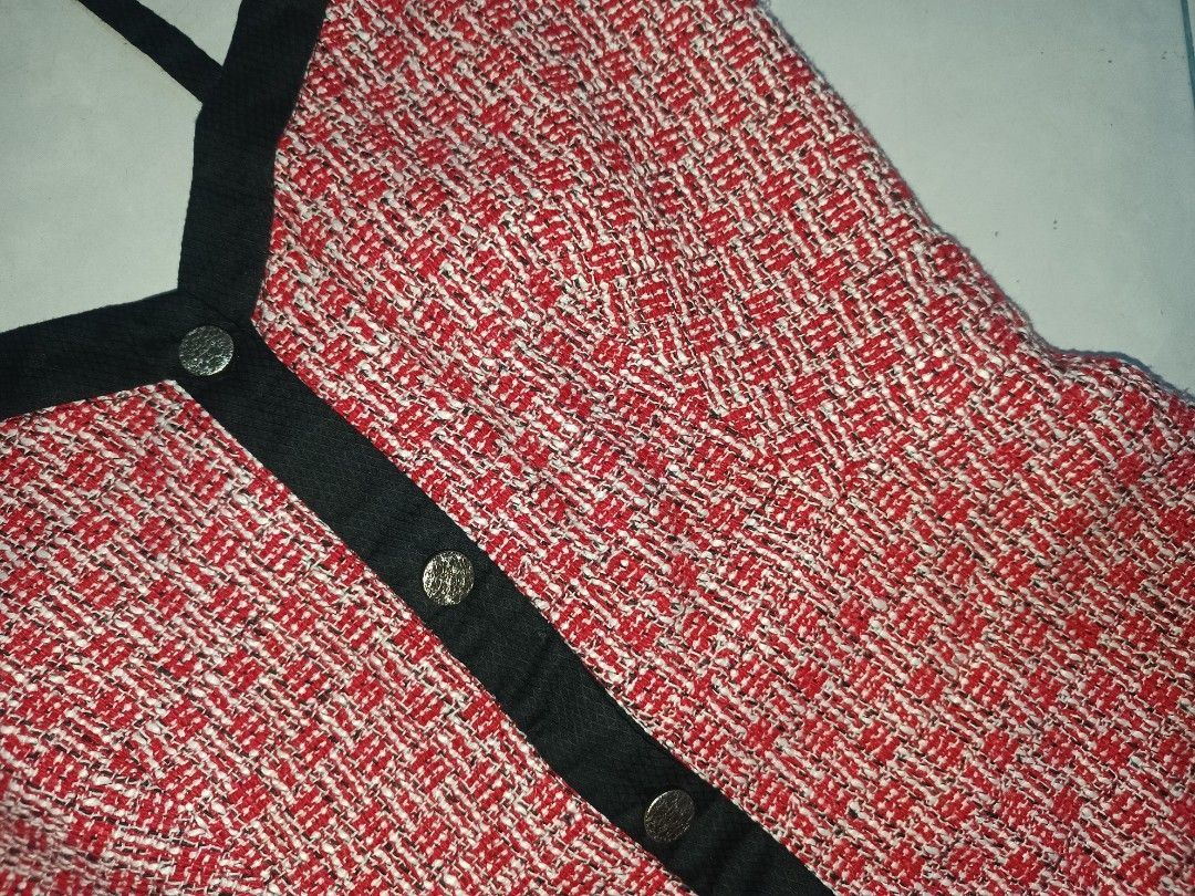 Mini tweed dress (Category: Dresses) located in Bulacan. Submitted by florasinta (Listing ID 1468546522, Image 1). Description: .