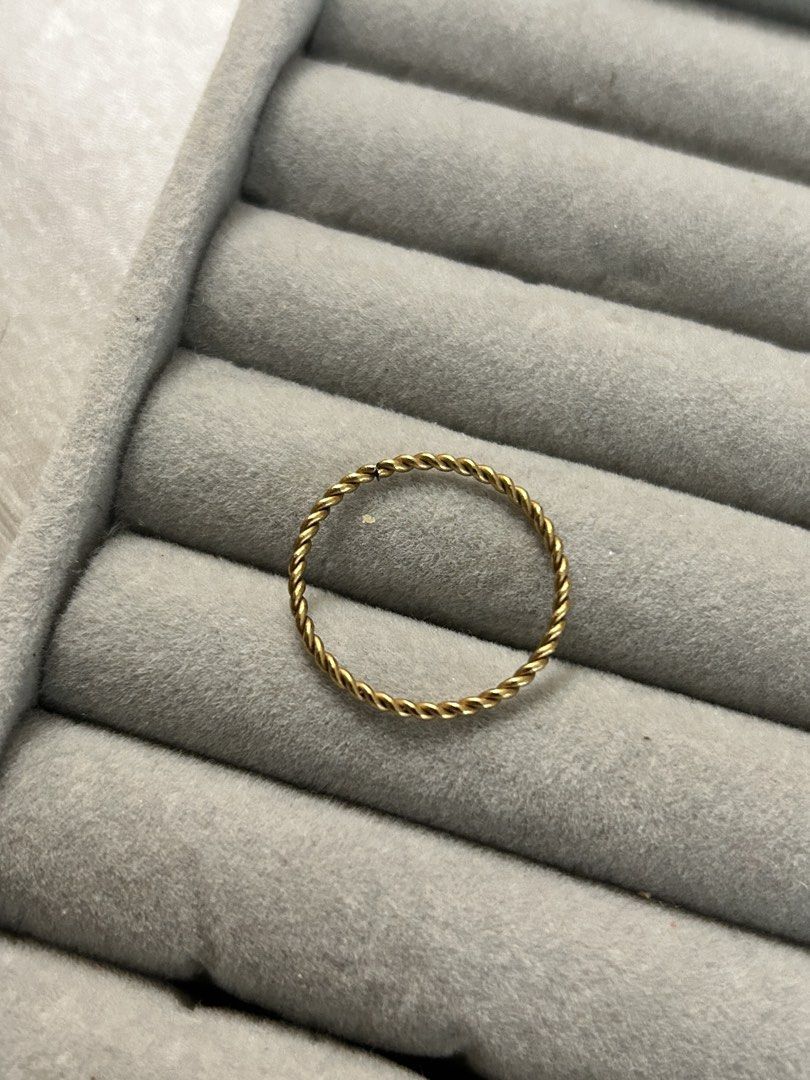 Minimalist Gold Twisted Band Ring (Category: Rings) located in Manila. Submitted by elonlineshop (Listing ID 1468519524, Image 2). Description: - Gold-toned twisted rope design - Simple, delicate, and minimalist style - Perfect for stacking or wearing solo - Ideal everyday jewelry piece Sizes Available: 16- 3pcs 17- 3pcs 18- 3pcs 19- 2pcs .