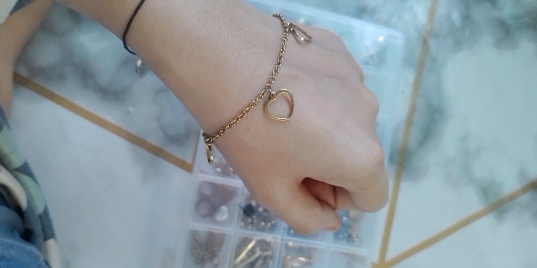 Minimalists Heart Bracelet (Category: Bracelets) located in Batangas. Submitted by zenrez_shop (Listing ID 1468585716, Image 1). Description: Stainless Steel Bracelet hypoallergenic.