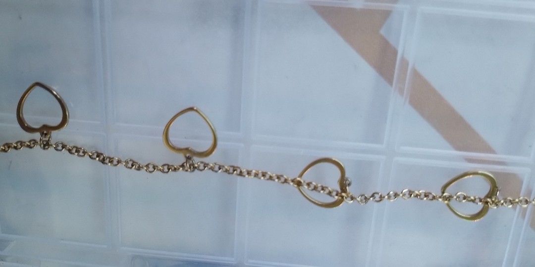 Minimalists Heart Bracelet (Category: Bracelets) located in Batangas. Submitted by zenrez_shop (Listing ID 1468585716, Image 3). Description: Stainless Steel Bracelet hypoallergenic.
