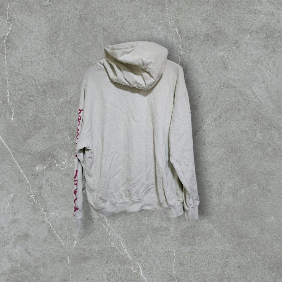 Misfits mad minds white hoodie (Category: Coats, Jackets and Outerwear) located in Baguio. Submitted by fadexquisite (Listing ID 1468575017, Image 2). Description: Misfits mad minds white hoodie Size12 on tag fits large 27x25 Excellent condition 500 plus ship fee.