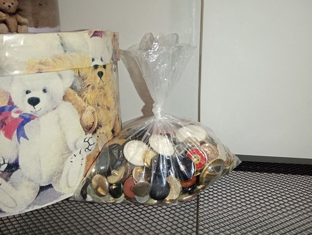 MIX BUTTONS (ALMOST 1 KG) (Category: Handmade Craft) located in Kawit. Submitted by gieclutter (Listing ID 1468710824, Image 1). Description: Flakers and joy reservers are 𝗻𝗼𝘁 𝗮𝗹𝗹𝗼𝘄𝗲𝗱 Actual photos, sized precisely Verify item's dimensions first All sales are final—no returns, exchanges, or refunds 𝗖𝗢𝗡𝗗𝗜𝗧𝗜𝗢𝗡: ・𝗔𝗦 𝗜𝗦 ・mix of sizes and colors ・has some scratches (perfect for an aged or thrifted look) ・great for crafting, sewi