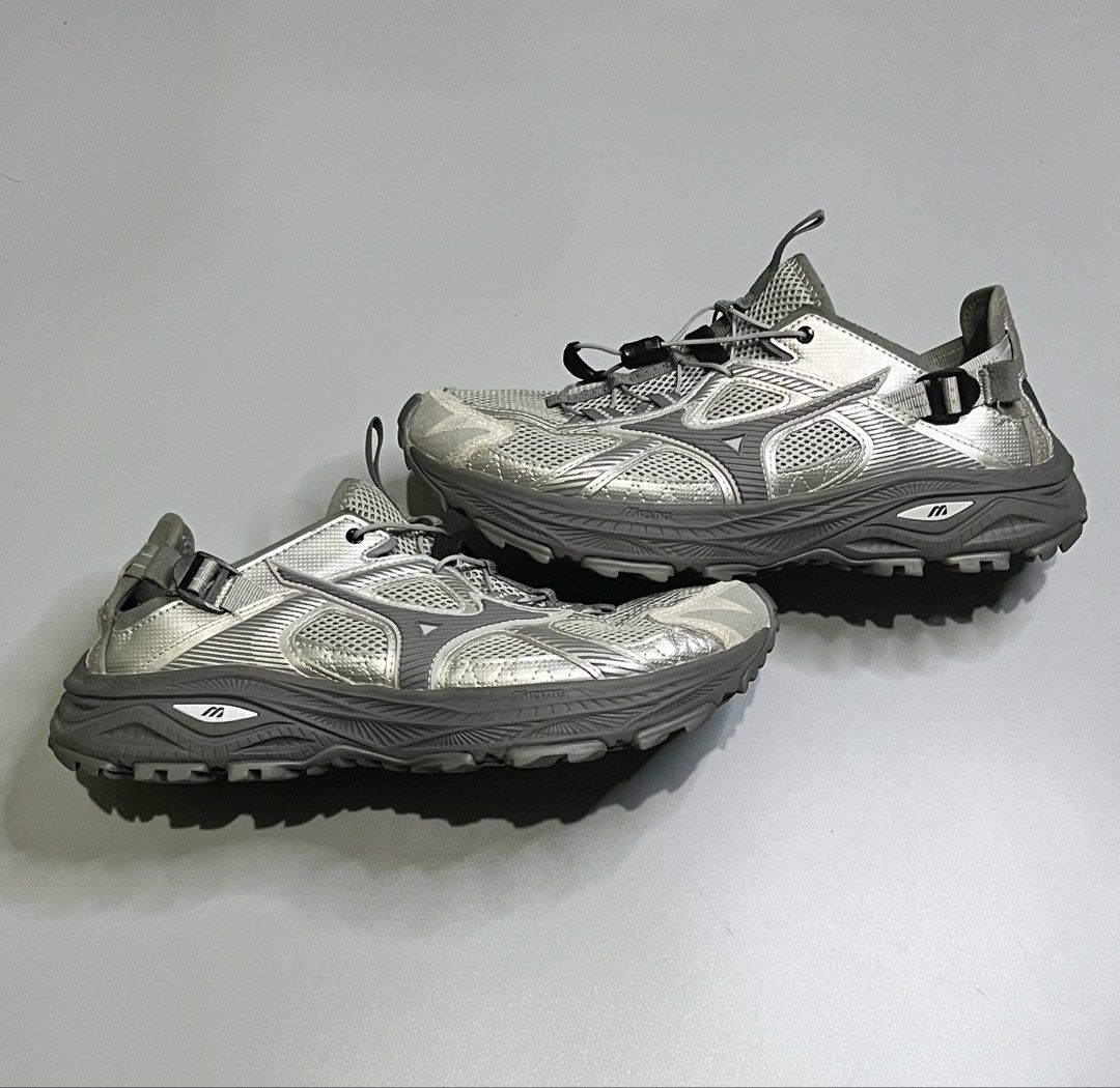 Mizuno Racer Trail SE (Category: Sneakers) located in Pagadian. Submitted by lifetalirongan (Listing ID 1468651943, Image 2). Description: Grey’ (Style Code: D1GH241906), a highly breathable, hybrid outdoor sandal sneaker popular for hiking and urban streetwear.