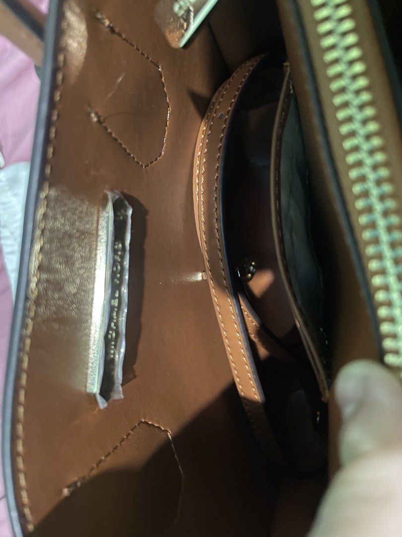 MK Shoulder bag (Category: Luxury Bags & Wallets) located in Pasay City. Submitted by m.scloset (Listing ID 1468511735, Image 2). Description: No box/Paper Bag With Bag Cover With Receipt/Tag No flaw Decluttering rfs Need funds Personal Preloved.