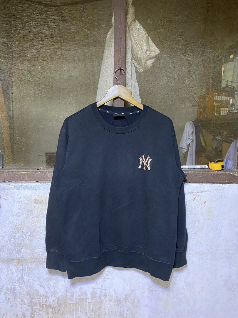 MLB CREWNECK (Category: Hoodies) located in Davao. Submitted by giegarments (Listing ID 1468640953, Image 1). Description: MLB GOLD MONOGRAM CREWNECK Size:large 23x27 -no issue -asnew condition -need wash -9.5/10 color rate -complete tags -authentic -embroidery logo -solid fittings 500freeshipping(negotiable).