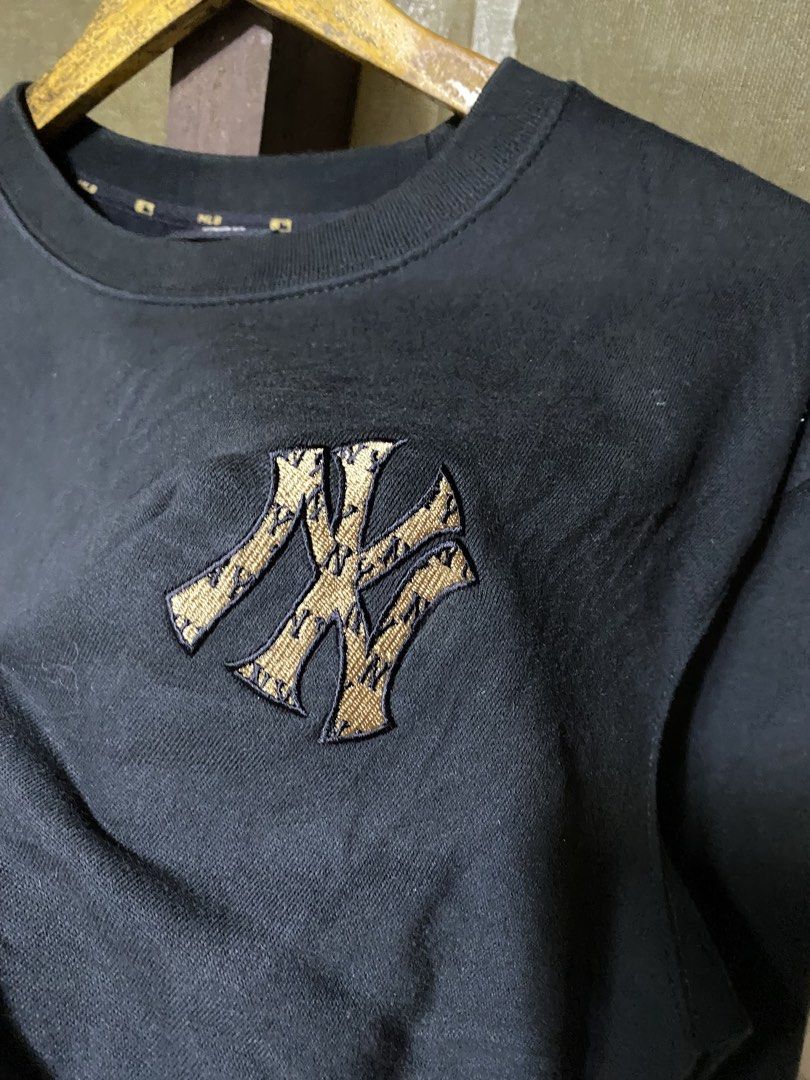 MLB CREWNECK (Category: Hoodies) located in Davao. Submitted by giegarments (Listing ID 1468640953, Image 3). Description: MLB GOLD MONOGRAM CREWNECK Size:large 23x27 -no issue -asnew condition -need wash -9.5/10 color rate -complete tags -authentic -embroidery logo -solid fittings 500freeshipping(negotiable).