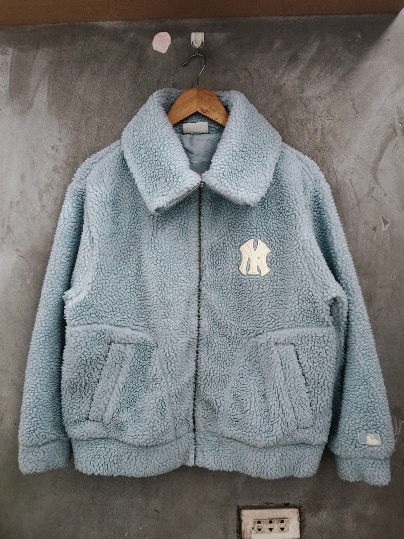 MLB SHERPA JACKET (Category: Coats, Jackets and Outerwear) located in Masbate. Submitted by arielagost83627 (Listing ID 1468518420, Image 2). Description: Color Rate: 9.7/10 Dimes: 22x25 Issue: None Excellent Condition.