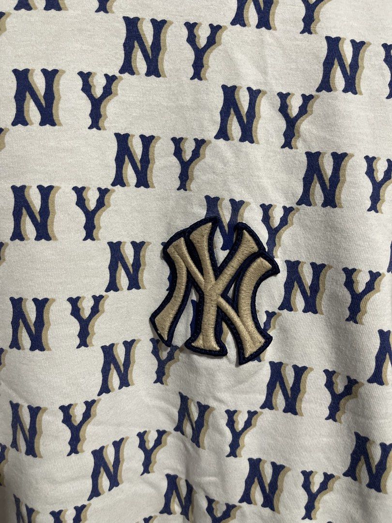 MLB Yankees All Over Print (Category: Tshirts & Polo Shirts ) located in Angeles City. Submitted by andreiboughts (Listing ID 1468554118, Image 2). Description: Length: 26.5 Width: 20.5 Condition: 9/10 Color rate: 9/10 Issue (s): Size of usage on neckline Complete Tags ✅ Medium on tag .