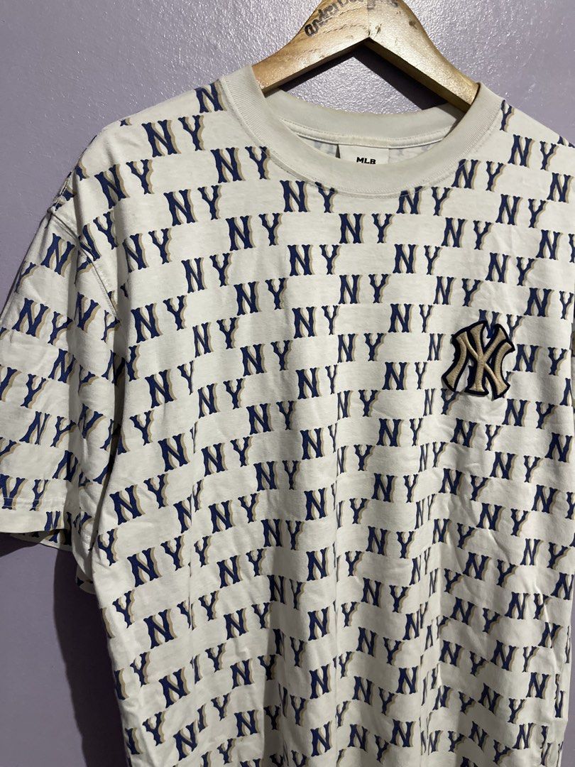 MLB Yankees All Over Print (Category: Tshirts & Polo Shirts ) located in Angeles City. Submitted by andreiboughts (Listing ID 1468554118, Image 3). Description: Length: 26.5 Width: 20.5 Condition: 9/10 Color rate: 9/10 Issue (s): Size of usage on neckline Complete Tags ✅ Medium on tag .