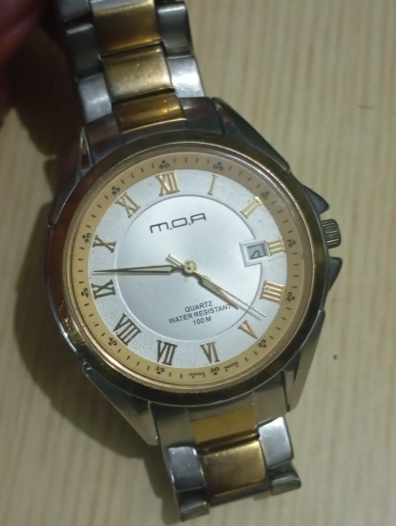 Moa unisilver (Category: Men's Watches) located in Las Pinas. Submitted by quick_deals_great_finds2 (Listing ID 1468654354, Image 1). Description: Original good working condition Quartz with battery 40mm Fits wrist 7 inches.