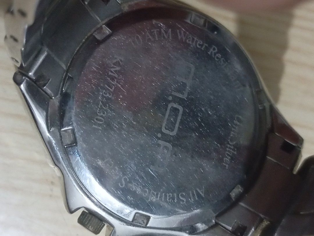 Moa unisilver (Category: Men's Watches) located in Las Pinas. Submitted by quick_deals_great_finds2 (Listing ID 1468654354, Image 2). Description: Original good working condition Quartz with battery 40mm Fits wrist 7 inches.