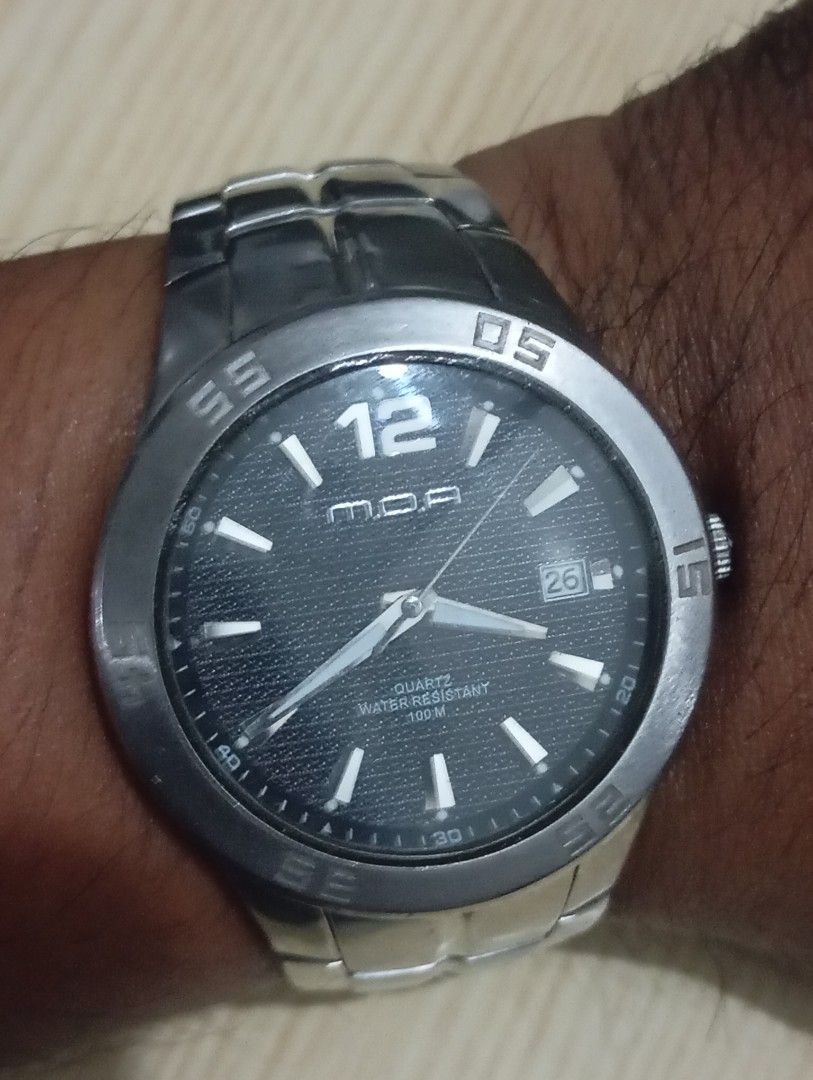 Moa unisilver (Category: Men's Watches) located in Las Pinas. Submitted by quick_deals_great_finds2 (Listing ID 1468655168, Image 3). Description: Original good working condition Quartz with battery 40mm Fits wrist size 6.8 inches.