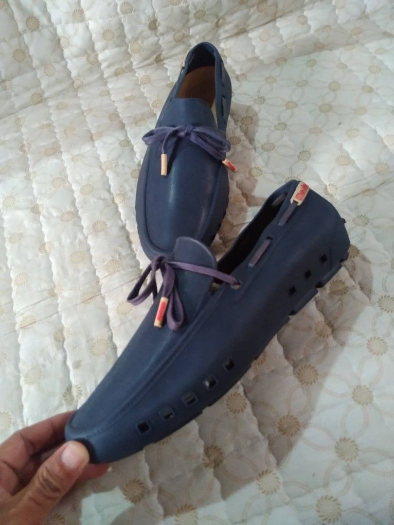 Mocks Rubber Loafers Size 9 (Category: Sneakers) located in Zamboanga. Submitted by nurbya898048 (Listing ID 1468667856, Image 2). Description: Size us9 eur42 cm27 Excellent condition Presentable, no flaws Dark blue color way Check all photos for details 1250+shipping fee.