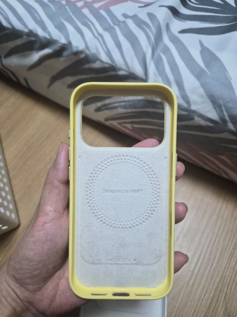 Moft Iphone 17 Pro Case (Category: Cases & Sleeves) located in Manila. Submitted by abbie0309296694 (Listing ID 1468589199, Image 3). Description: .