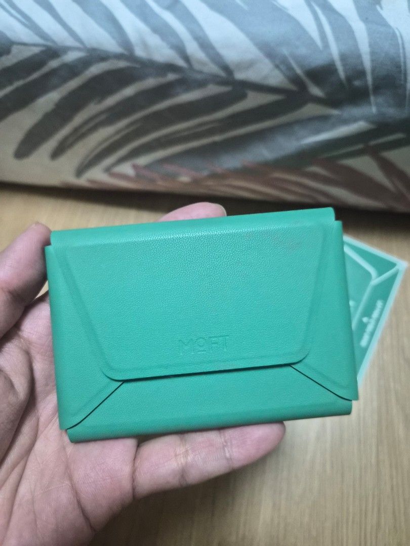Moft Magnetic Wallet (Category: Cases & Sleeves) located in Manila. Submitted by abbie0309296694 (Listing ID 1468590503, Image 2). Description: .