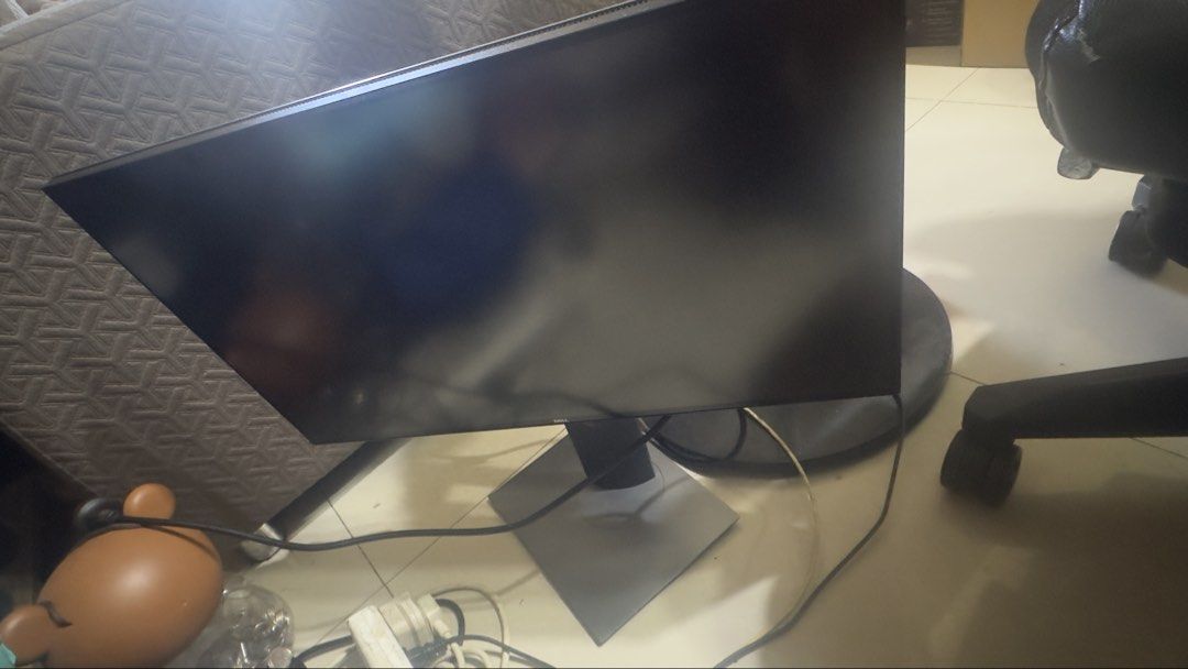 Monitor (Category: Other Gadgets) located in Manila. Submitted by ivyfv04 (Listing ID 1468534522, Image 2). Description: Dell monitor 25 inches Like new 360 degree.