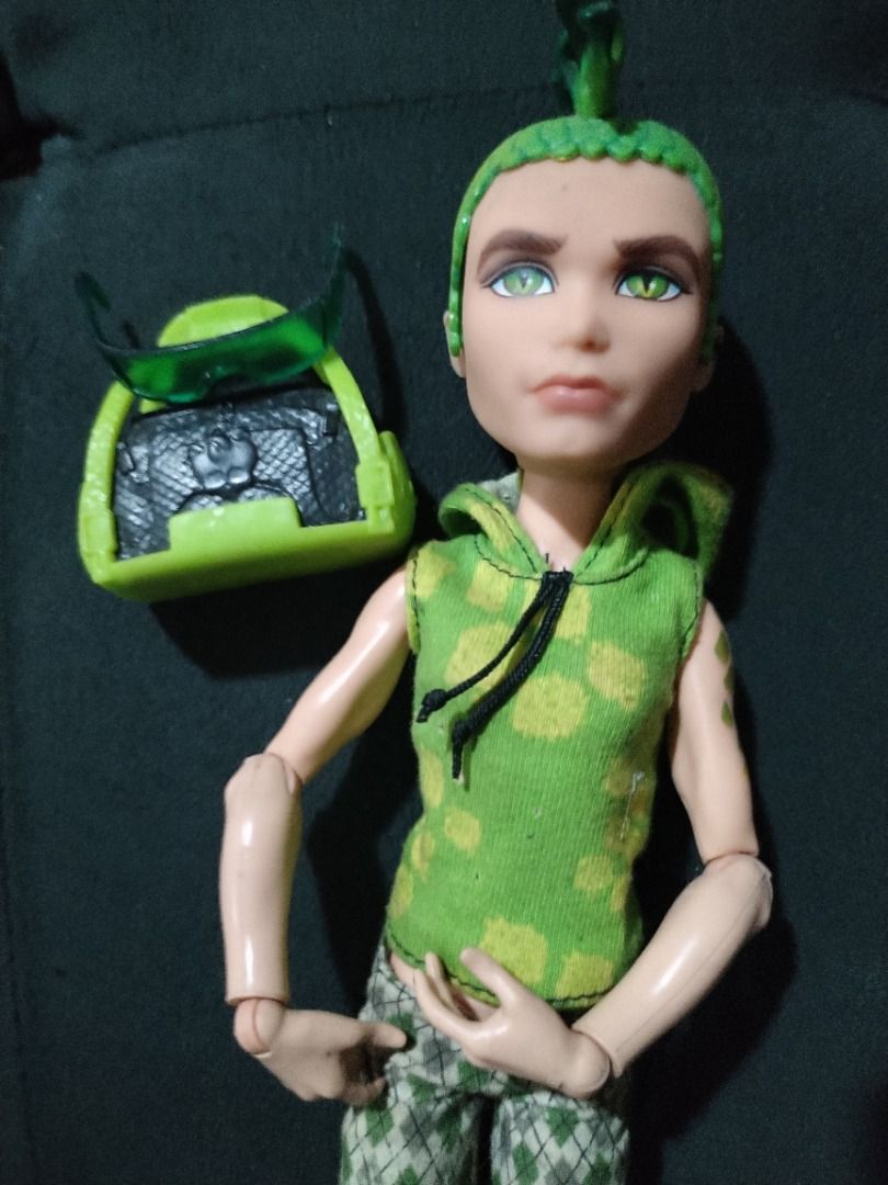 Monster high deuce gorgon (Category: Figurines & Statues) located in Bacolod City. Submitted by frnzcelestial (Listing ID 1468592041, Image 3). Description: With bag and glasses Wysiwyg Flaw: May mga maliit na butas po yung top niya 600php No lp na po.