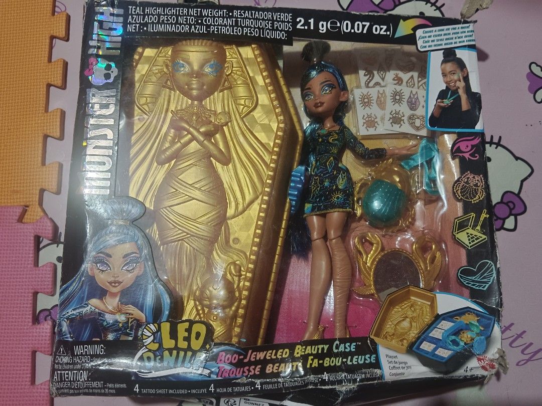 Monster high doll (Category: Action & Battle Toys) located in Pasig City. Submitted by rednaxela_rich (Listing ID 1468672476, Image 1). Description: Monster high doll & accessories golden glam case beauty kit toy.