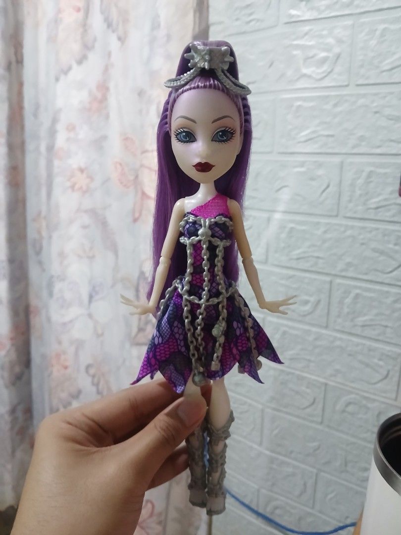 monster high haunted spectra doll (Category: Kids Toys) located in Quezon City. Submitted by zeronce (Listing ID 1468702351, Image 1). Description: wyiwyg, complete.