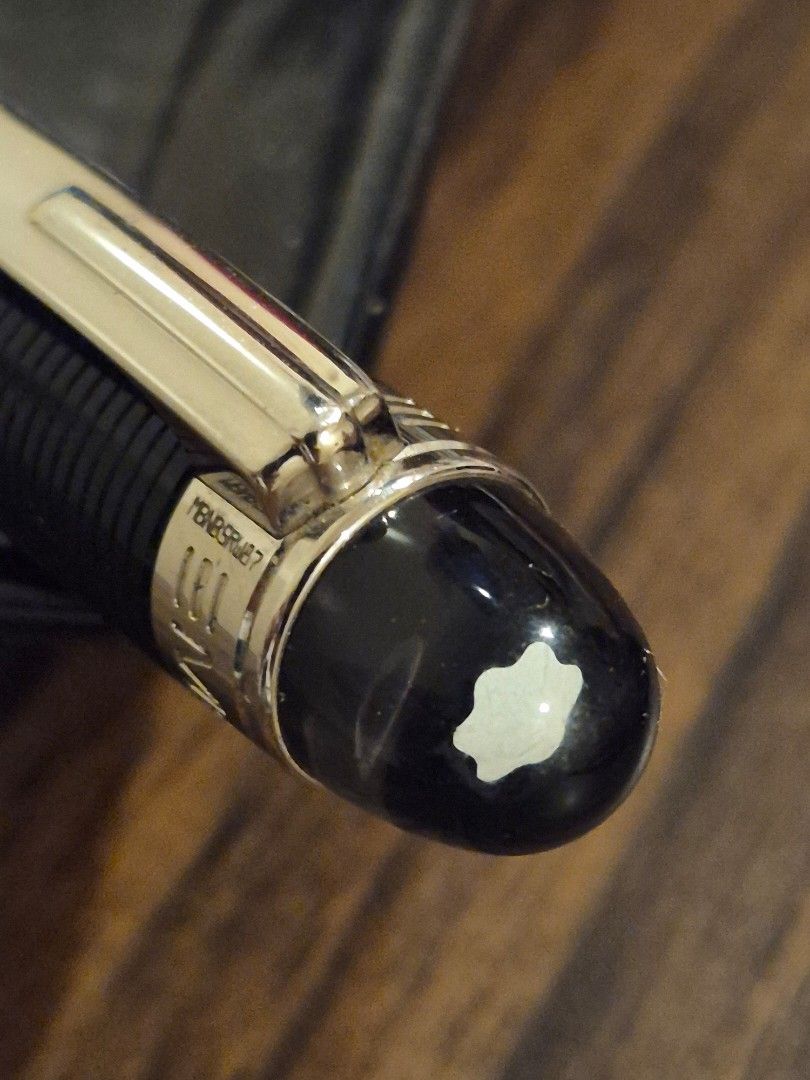 Montblanc Starwalker Doue Ballpoint Pen (Category: Vintage Collectibles) located in Pasig City. Submitted by penpaul (Listing ID 1468588354, Image 2). Description: Montblanc Starwalker Doue Ballpoint Pen guilloche pattern on section with precious resin body refill still has ink just message for those interested.