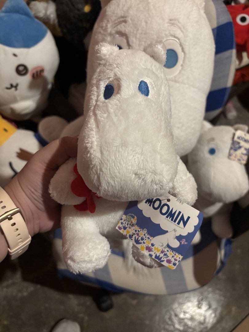 Moomin Plushies for Sale! (Category: Plushies & Soft Toys) located in Calamba. Submitted by hmgggg (Listing ID 1468647019, Image 3). Description: Moomin Plushies set for Sale! 1 Jumbo Moomin w/ clear etiketa 1 Medium Moomin, clear etiketa w/ paper tag 1 Small Moomin Ribbon, clear etiketa w/ paper tag This is from my PCs and well taken care of, letting them go for school purposes 🥺 📍Calamba, Laguna 📦Shipping thru JnT or Lalamove (I suggest Lala
