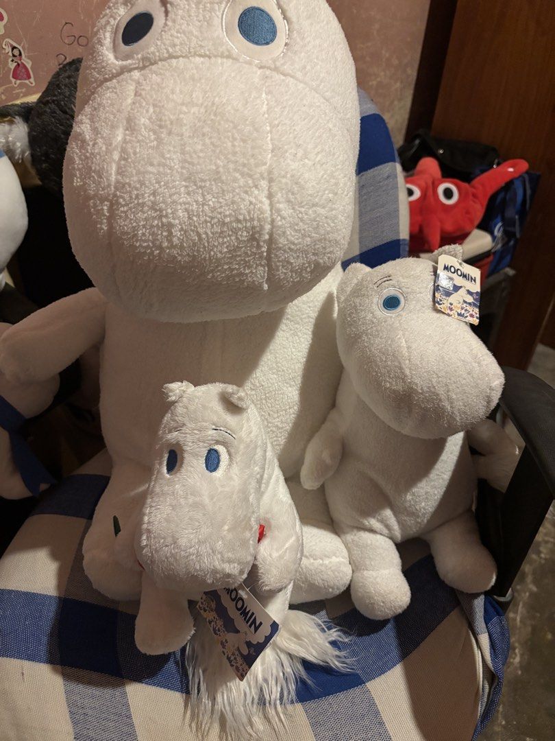 Moomin Plushies for Sale! (Category: Plushies & Soft Toys) located in Calamba. Submitted by hmgggg (Listing ID 1468647019, Image 1). Description: Moomin Plushies set for Sale! 1 Jumbo Moomin w/ clear etiketa 1 Medium Moomin, clear etiketa w/ paper tag 1 Small Moomin Ribbon, clear etiketa w/ paper tag This is from my PCs and well taken care of, letting them go for school purposes 🥺 📍Calamba, Laguna 📦Shipping thru JnT or Lalamove (I suggest Lala