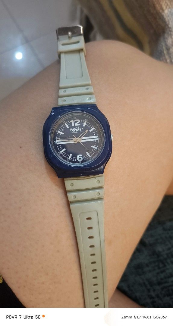 Mossimo casual watch (Category: Men's Watches) located in Quezon City. Submitted by junseller18 (Listing ID 1468547199, Image 2). Description: Everyone! Nag-declutter ako at ibinebentang mura itong authentic Mossimo casual watch ko (Model: MS-1258G-DBlu). May blue bezel at cream/beige rubber strap siya, ang ganda ng color combi, pwedeng-pwedeng pang-araw-araw! Japan movement at stainless steel caseback pa siya. May konting signs of use na pero gu