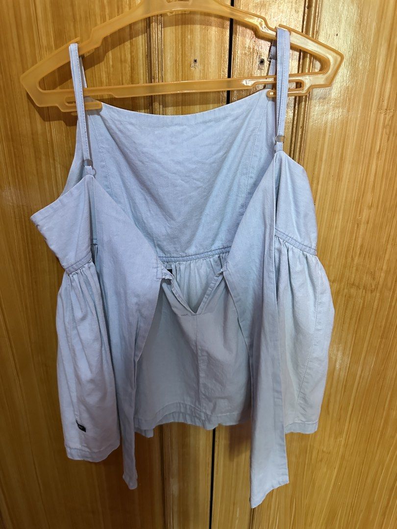 Mossimo Light Blue Cami Top Size M (Category: Sleeveless) located in Cavite. Submitted by luxuryitem17 (Listing ID 1468571549, Image 2). Description: - Brand: Mossimo - Color: Light Blue - Size: Medium (Tag attached) - Design: Adjustable spaghetti straps, cute back tie detail, and flowy pleated waist - Fabric: Soft and lightweight -.