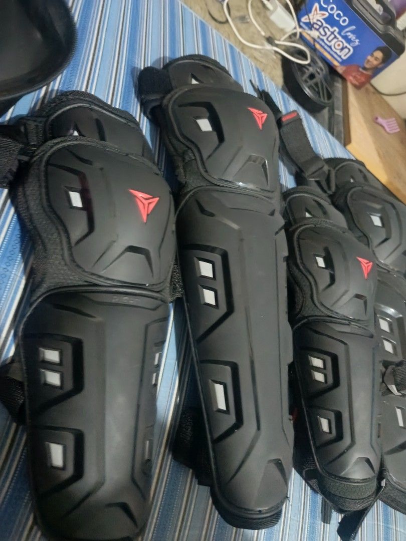Motowolf Motorcycle Knee and shin Guards Set (Category: Helmets and other Riding Gears) located in Manila. Submitted by chard27re10854 (Listing ID 1468671152, Image 3). Description: - Brand: Motowolf - Color: Black protective gear set - Protection: Hard plastic outer shells with heavy-duty internal padding - Fit: Secure and adjustable straps - Bonus: Includes a handy storage bag with a clear front panel - Condition: Kept in the carrying case, rea
