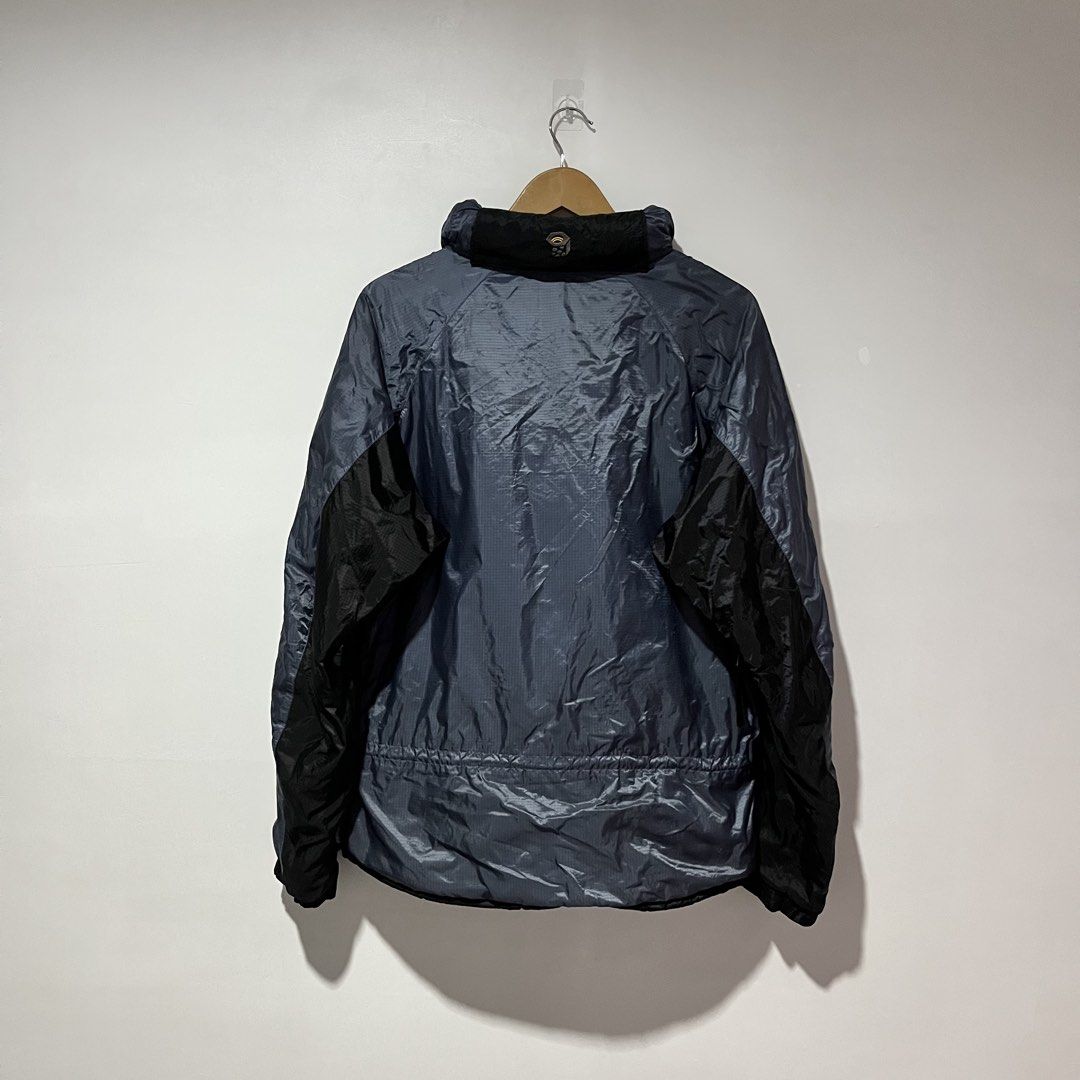MOUNTAIN HARDWEAR‼️ (Category: Coats, Jackets and Outerwear) located in Cebu City. Submitted by clarkcamu68040 (Listing ID 1468618031, Image 2). Description: MOUNTAIN HARDWEAR‼️ AS NEW SIZE LARGE W 23 / L 27.5 COLORATE 9.8 / 10 ISSUE : ❌❌❌ PHP 1,500 + SF 🛒🛒 📍CEBU ,CITY OF NAGA 🚚 J&T EXPRESS.