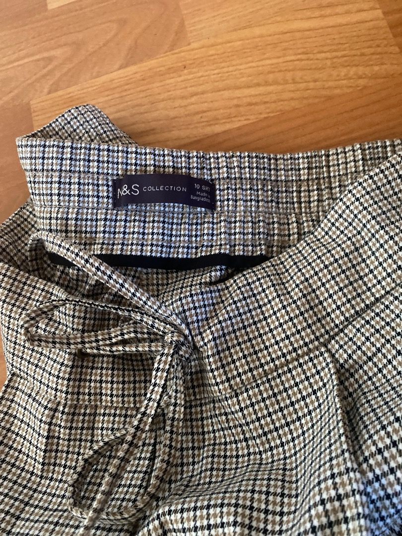 M&S Collection Checked Drawstring Trousers (Category: Trousers) located in Manila. Submitted by franzboots95 (Listing ID 1468711407, Image 3). Description: - Brand: Marks & Spencer Collection - Design: Classic blue and white check pattern with front pleats - Waist: Elasticated waist with adjustable matching drawstring tie - Fit: Straight fit through the legs - Comfort: Lightweight fabric, perfect for daily wear - Condition: Clean tag inside.