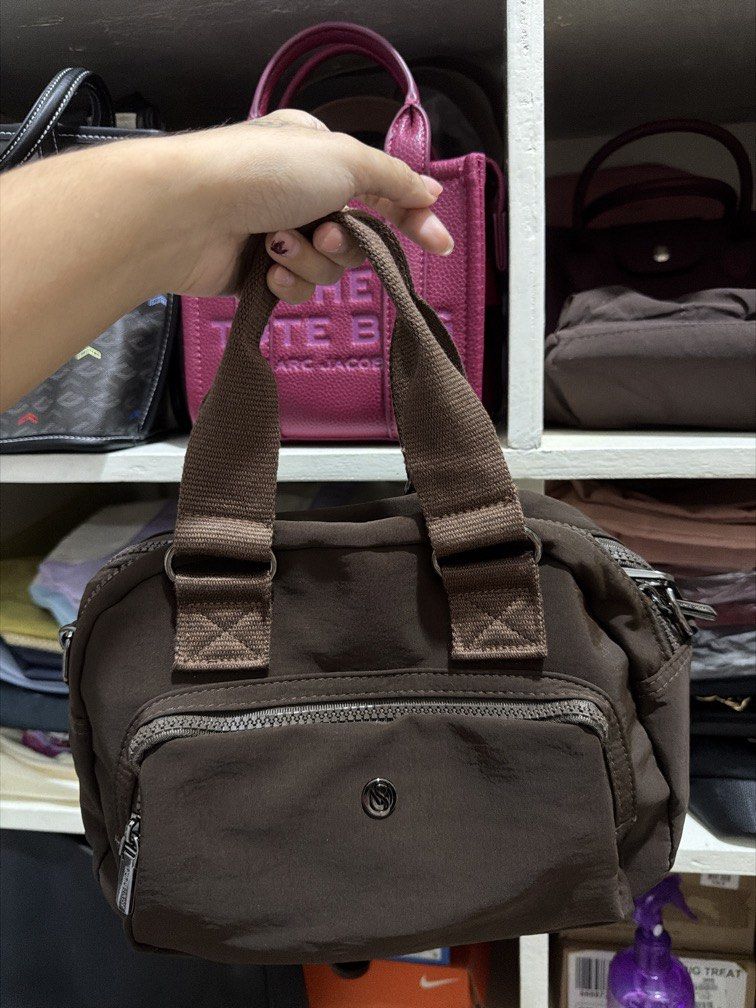 Mumu Bag (Category: Cross-body Bags) located in Pasig City. Submitted by rashamd (Listing ID 1468634127, Image 1). Description: .