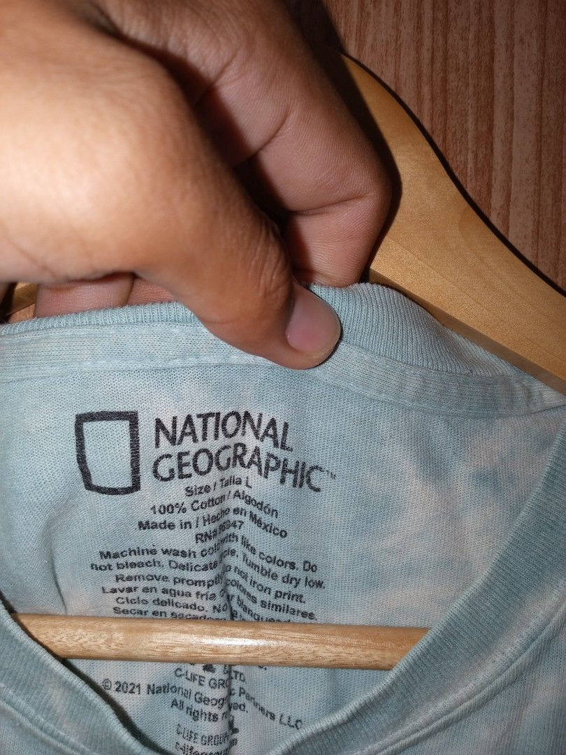 National geographic tee (Category: Tshirts & Polo Shirts ) located in Siquijor. Submitted by jallthi4_12345 (Listing ID 1468644148, Image 3). Description: 22 width 29 length minor crack print courier JNT EXPRESS MOP-gcash.