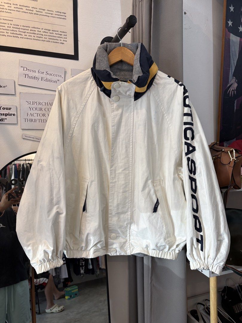 Nautica Sail Jacket (Reversible) (Category: Coats, Jackets and Outerwear) located in Echague. Submitted by jake_rc (Listing ID 1468543299, Image 1). Description: Nautica Sail Jacket Size Small on tag fits Large frame Issue: color transfer / color stain see photos Price 980 plus SF.